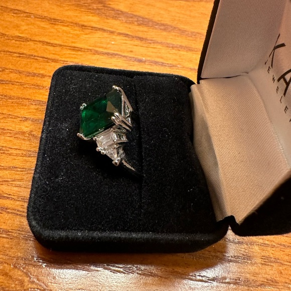 Emerald ring - Picture 2 of 2